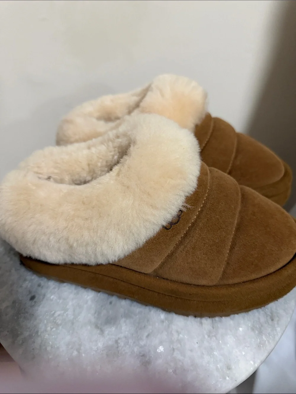 UGGS KIDS SZ 3